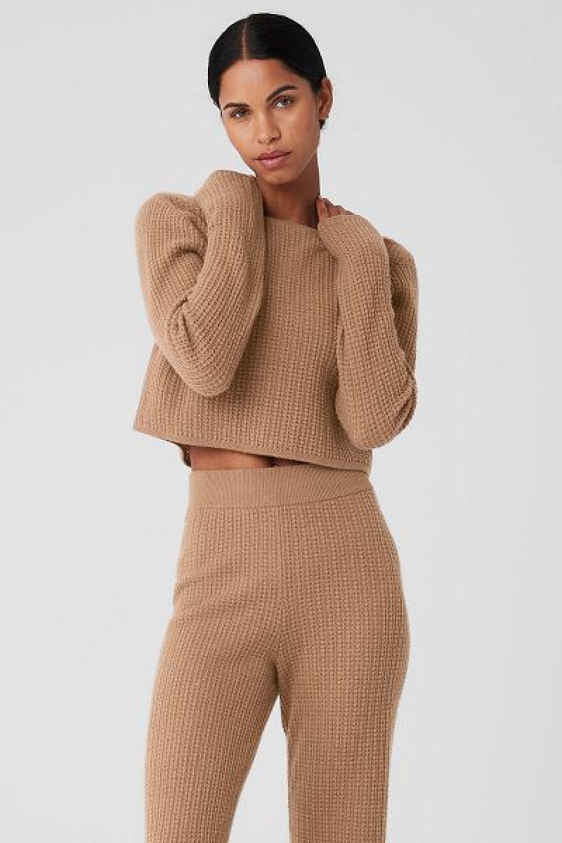 Camiseta Alo Yoga Cashmere Plush Waffle Cropped Long Sleeve Feminino Caqui | 9421-ZMEAX