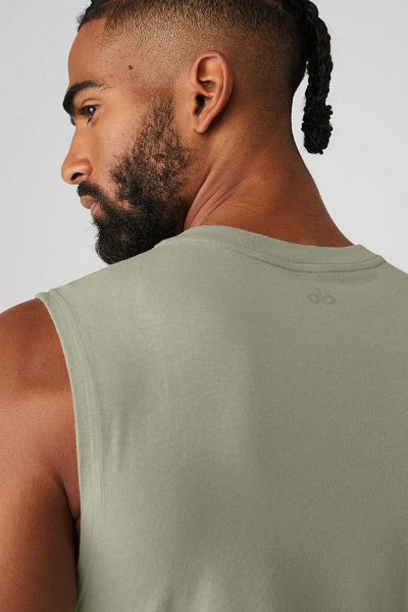 Camisetas Regata Alo Yoga The Triumph Muscle Masculino Verde Oliva | 3860-FLUGQ